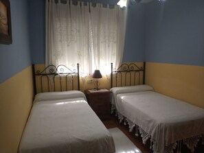 Minibar, coffres-forts dans les chambres, rideaux occultants