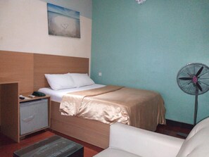1 bedroom, desk, laptop workspace, free WiFi