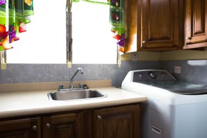 Executive Apartment, 1 Bedroom, Mountain View | Private kitchen | Full-size fridge, microwave, oven, stovetop