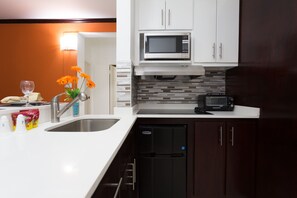 Standard Apartment, 2 Bedrooms, Mountain View | Private kitchen | Full-size fridge, microwave, oven, stovetop - New Kingston Premium Guest Apartment (Kingston)