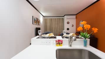 Standard Apartment, 2 Bedrooms, Mountain View | Private kitchen | Full-sized fridge, microwave, oven, stovetop