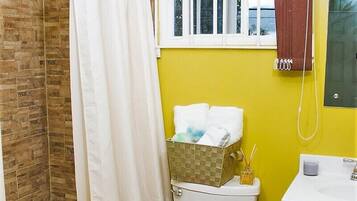 Exclusive Apartment, 2 Bedrooms, Mountain View | Bathroom | Combined shower/tub, free toiletries, hair dryer, towels