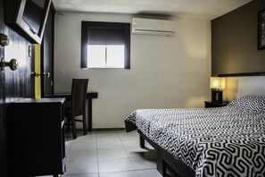 Single Room | Desk, free WiFi, bed sheets - HOTEL DURANGO (Durango)