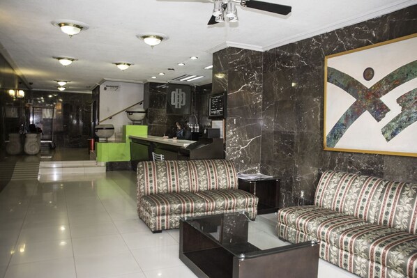 Lobby sitting area - HOTEL DURANGO (Durango)