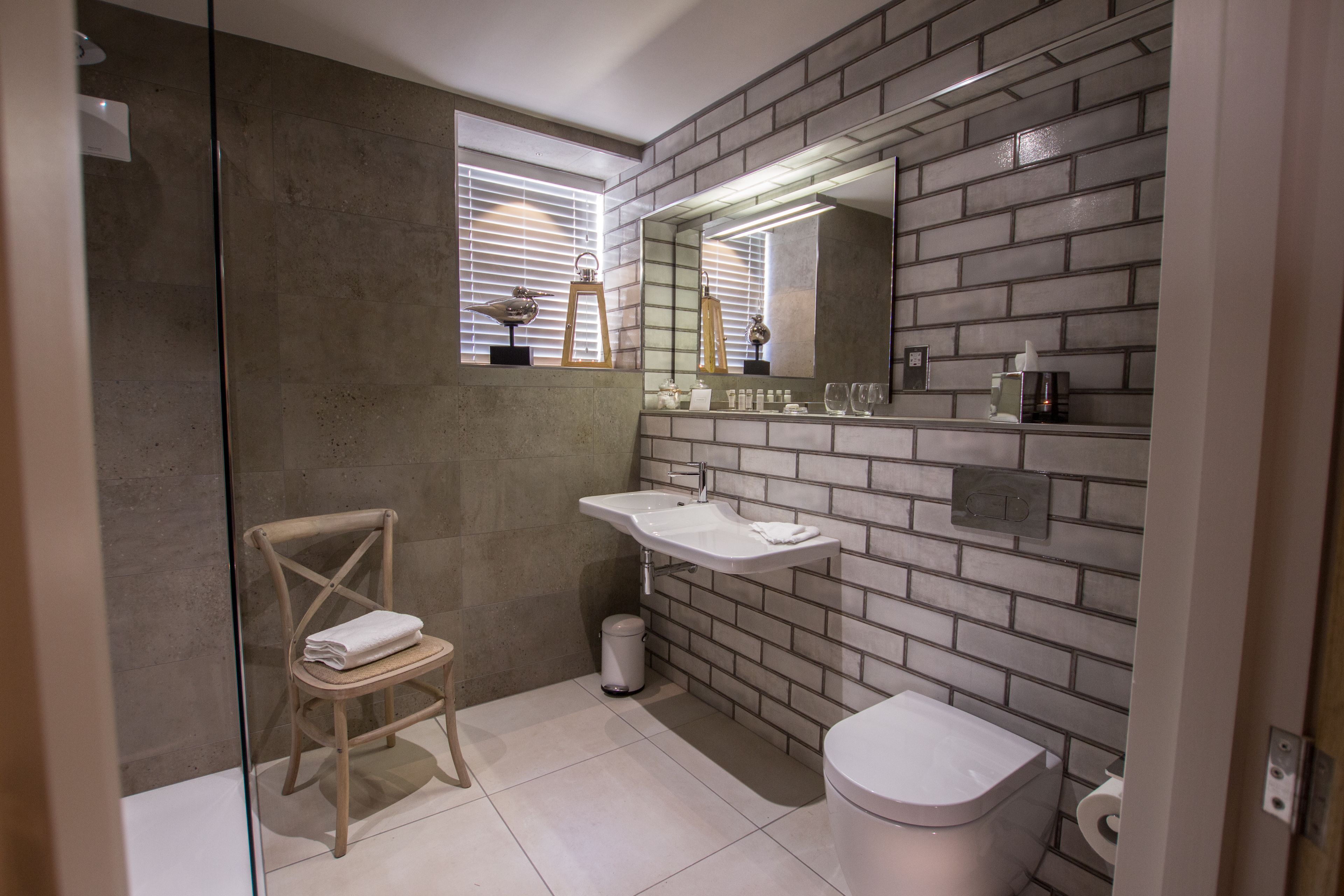 double or twin room, accessible (admiral) | bathroom | combined shower/bathtub, designer toiletries, hair dryer, bathrobes