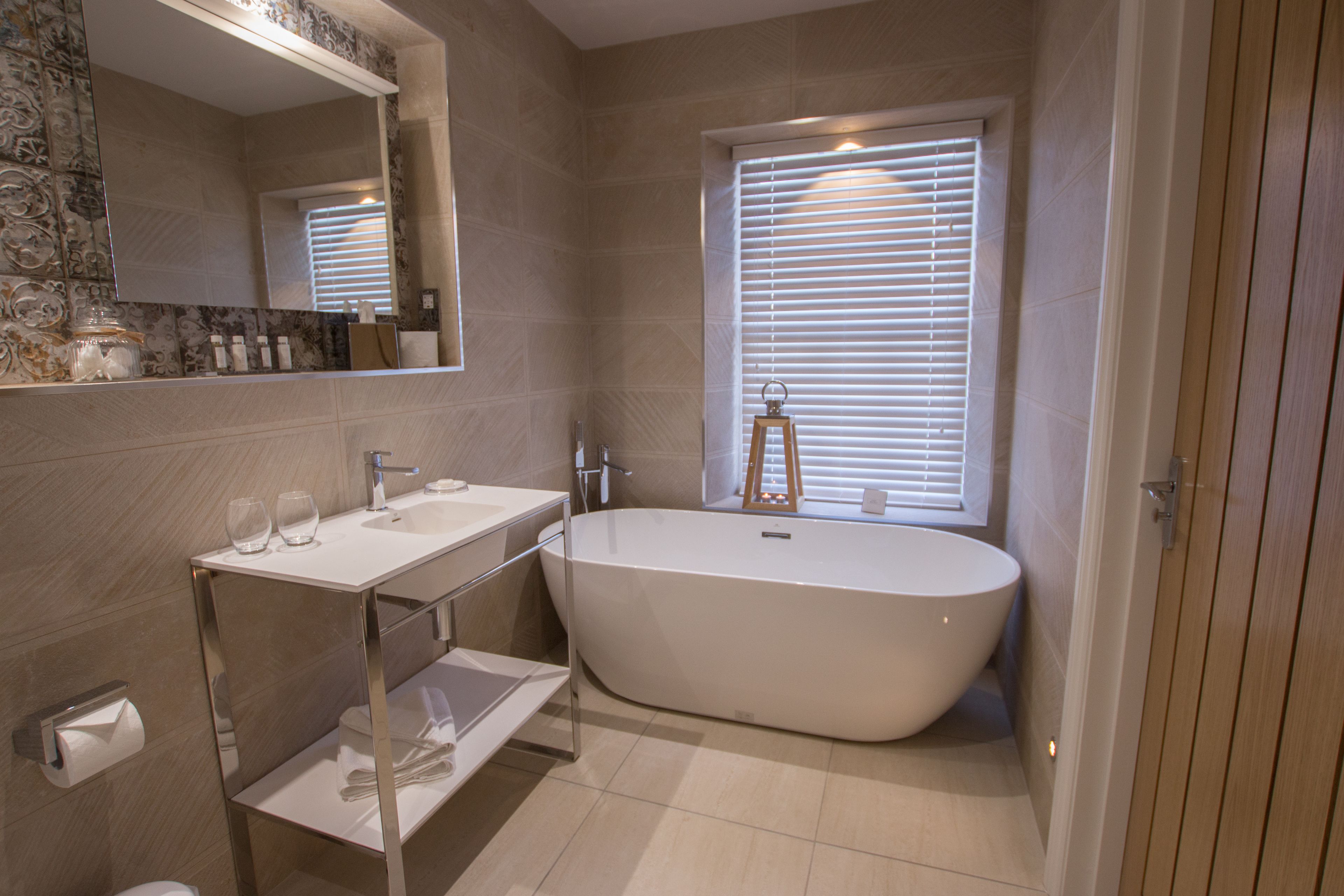 superior double or twin room (boadicea) | bathroom | combined shower/bathtub, designer toiletries, hair dryer, bathrobes