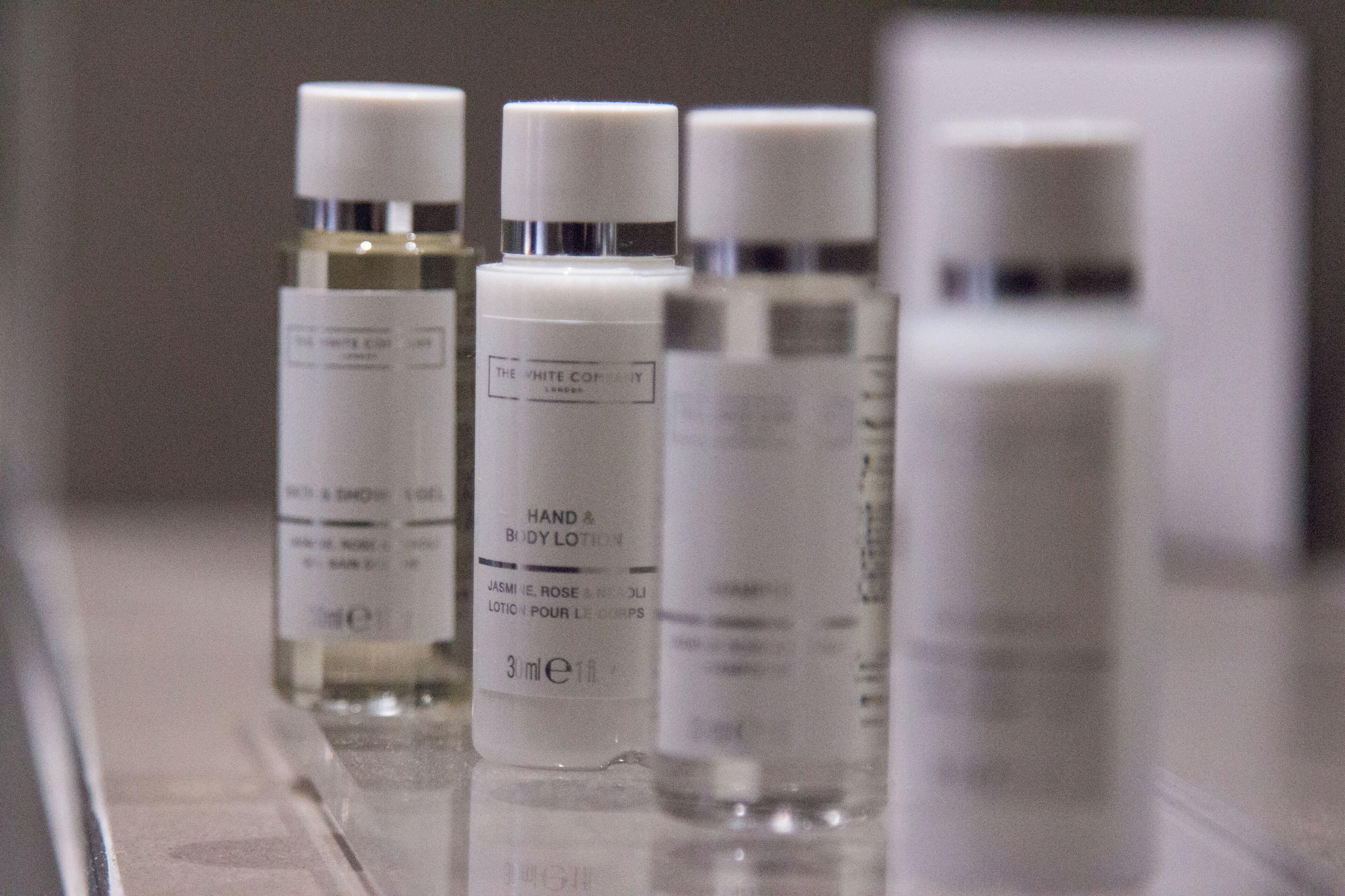 superior room, 1 king bed (northdown) | bathroom | combined shower/bathtub, designer toiletries, hair dryer, bathrobes