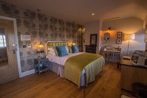 Superior Room, 1 King Bed (Fuggles) - The Peacock at Barlow (Dronfield)