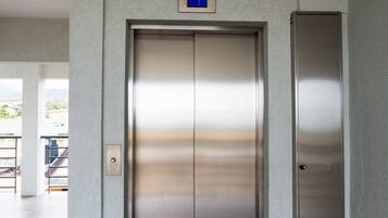 Luxury Apartment, 1 Bedroom, Mountain View | 1 bedroom, Egyptian cotton sheets, premium bedding, in-room safe