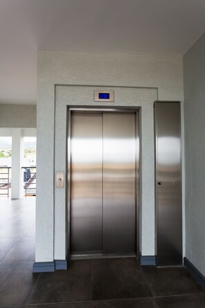 ラグジュアリー アパートメント 1 ベッドルーム マウンテンビュー | 1 室のベッドルーム、エジプト綿のシーツ、高級寝具、セーフティボックス (室内)