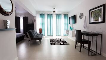 Luxury Apartment, 1 Bedroom, Mountain View | 1 bedroom, Egyptian cotton sheets, premium bedding, in-room safe