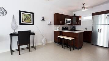 Luxury Apartment, 1 Bedroom, Mountain View | 1 bedroom, Egyptian cotton sheets, premium bedding, in-room safe