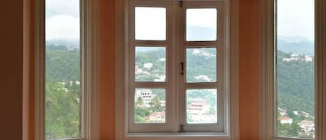 Appartement exécutif, 1 chambre, cuisine, vue sur la ville | Cuisine privée | Réfrigérateur grande capacité avec congélateur, four à micro-ondes