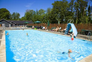 Sæsonbestemt udendørs pool, liggestole
