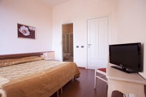 Schreibtisch, schallisolierte Zimmer, kostenloses WLAN, Bettwäsche