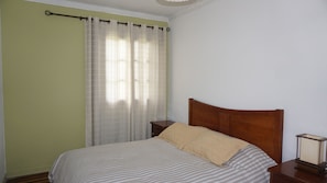 Habitación doble Confort, 1 cama matrimonial, vista a la alberca | Wifi gratis y ropa de cama 