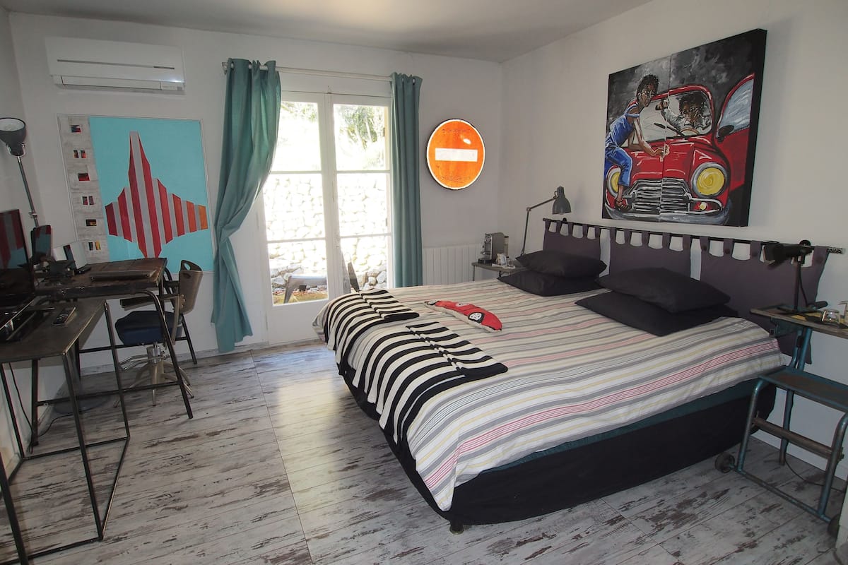 Standard Room (l'Atelier) | Premium bedding, in-room safe, desk, soundproofing