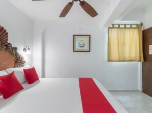 Iron/ironing board, free WiFi, bed sheets - Hotel Rath (Campeche)