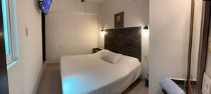 Superior Room, 1 King Bed | Iron/ironing board, free WiFi, bed sheets - Hotel Rath (Campeche)