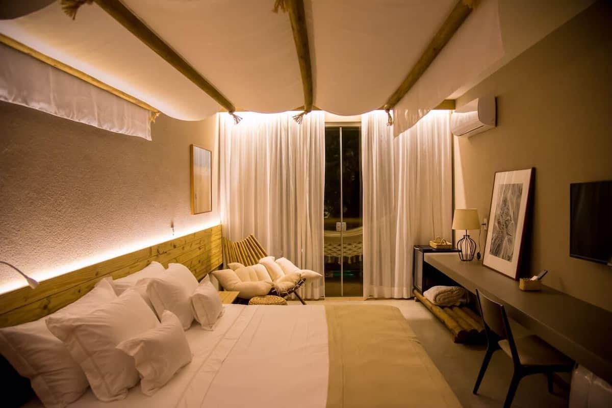 Egyptian cotton sheets, premium bedding, pillow-top beds, minibar