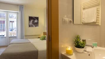 Habitación con 1 cama doble o 2 individuales | Zona de estar