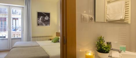 Double or Twin Room | Living area