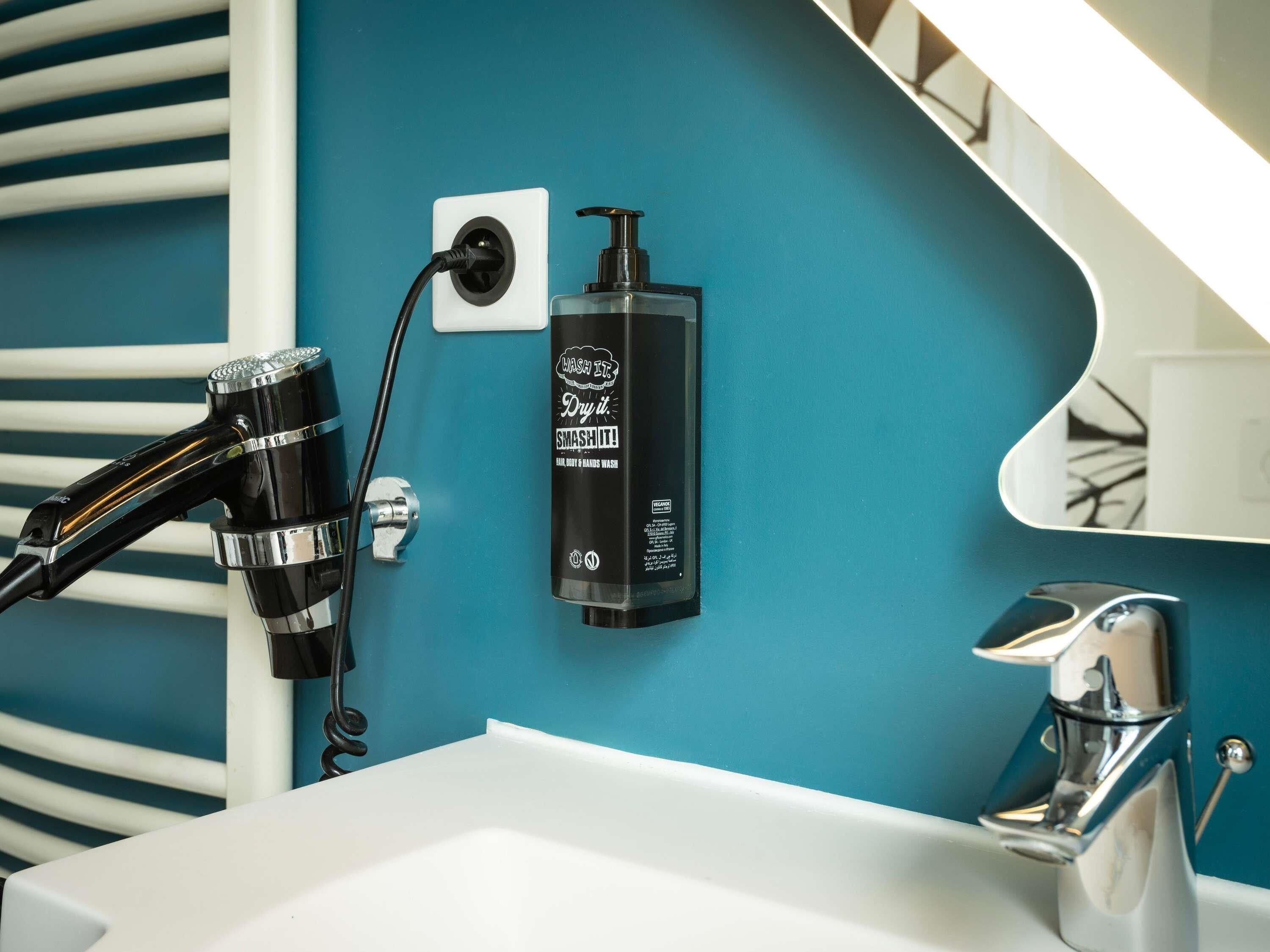 特色家居、办公桌、遮光窗帘、隔音