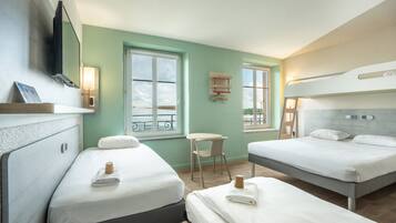 Room (Tribu) | Individually furnished, desk, blackout drapes, soundproofing