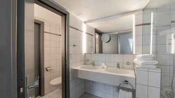 Duschwanne, Komfortbadewanne, Haartrockner, Bademäntel