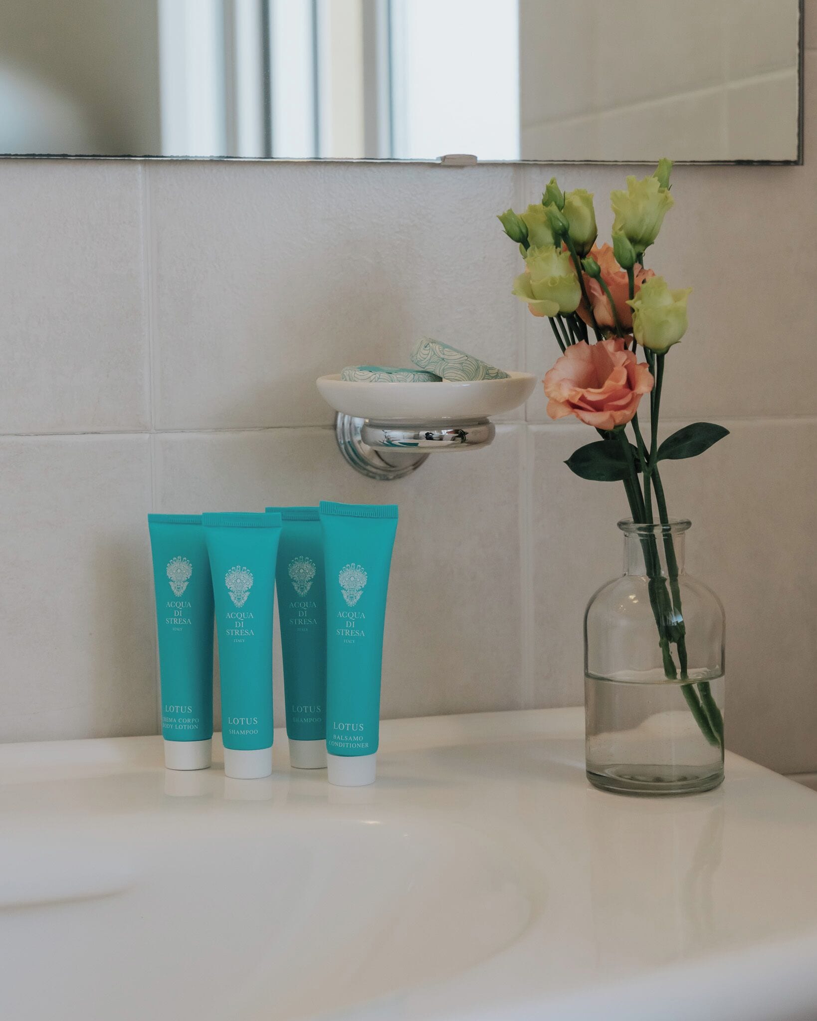 deluxe double or twin room | bathroom | free toiletries, hair dryer, bidet, towels