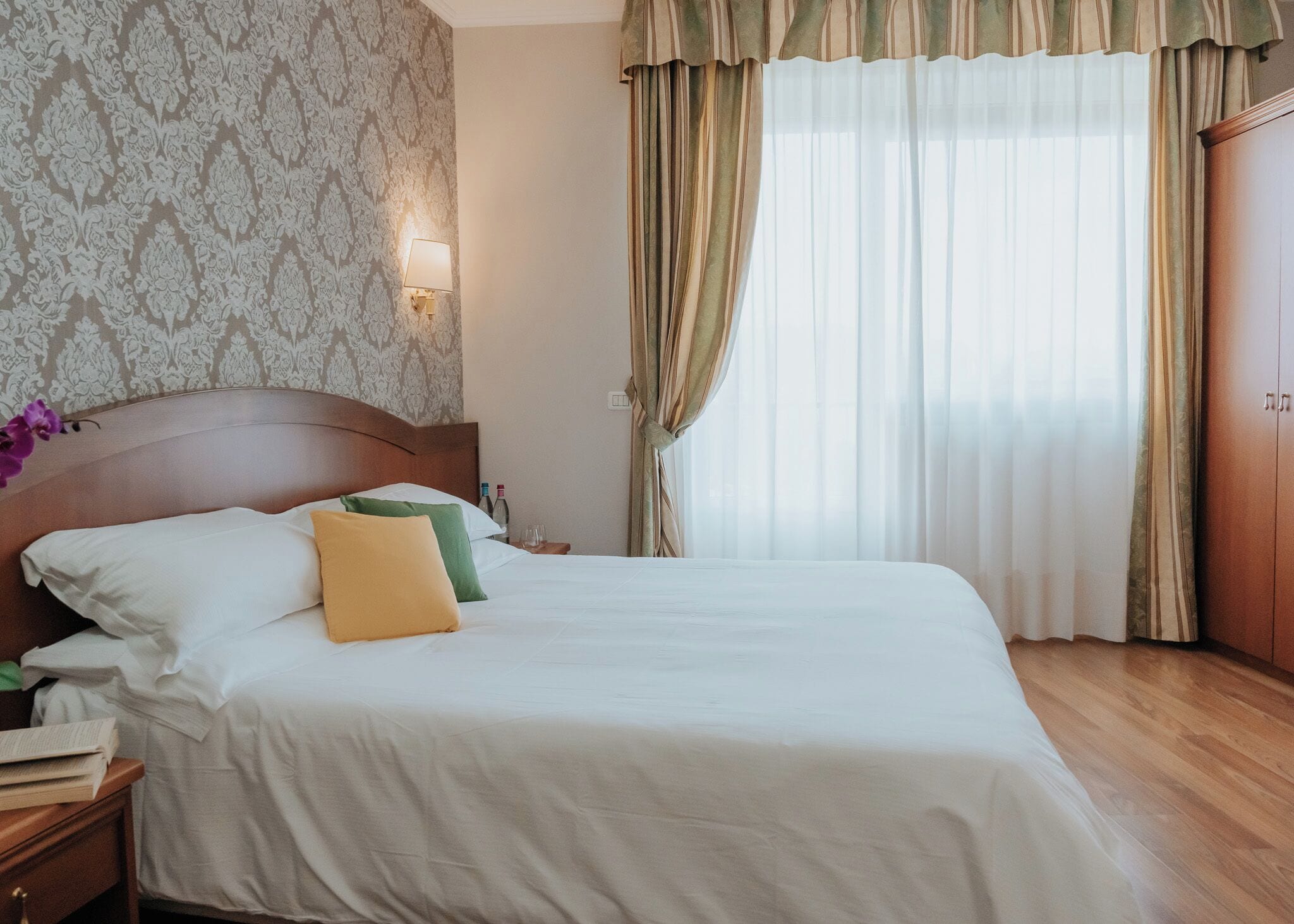 comfort double or twin room | 1 bedroom, minibar, in-room safe, desk