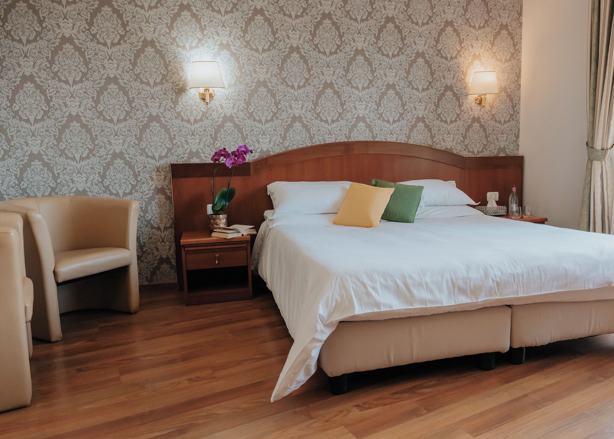 luxury double or twin room | 1 bedroom, minibar, in-room safe, desk