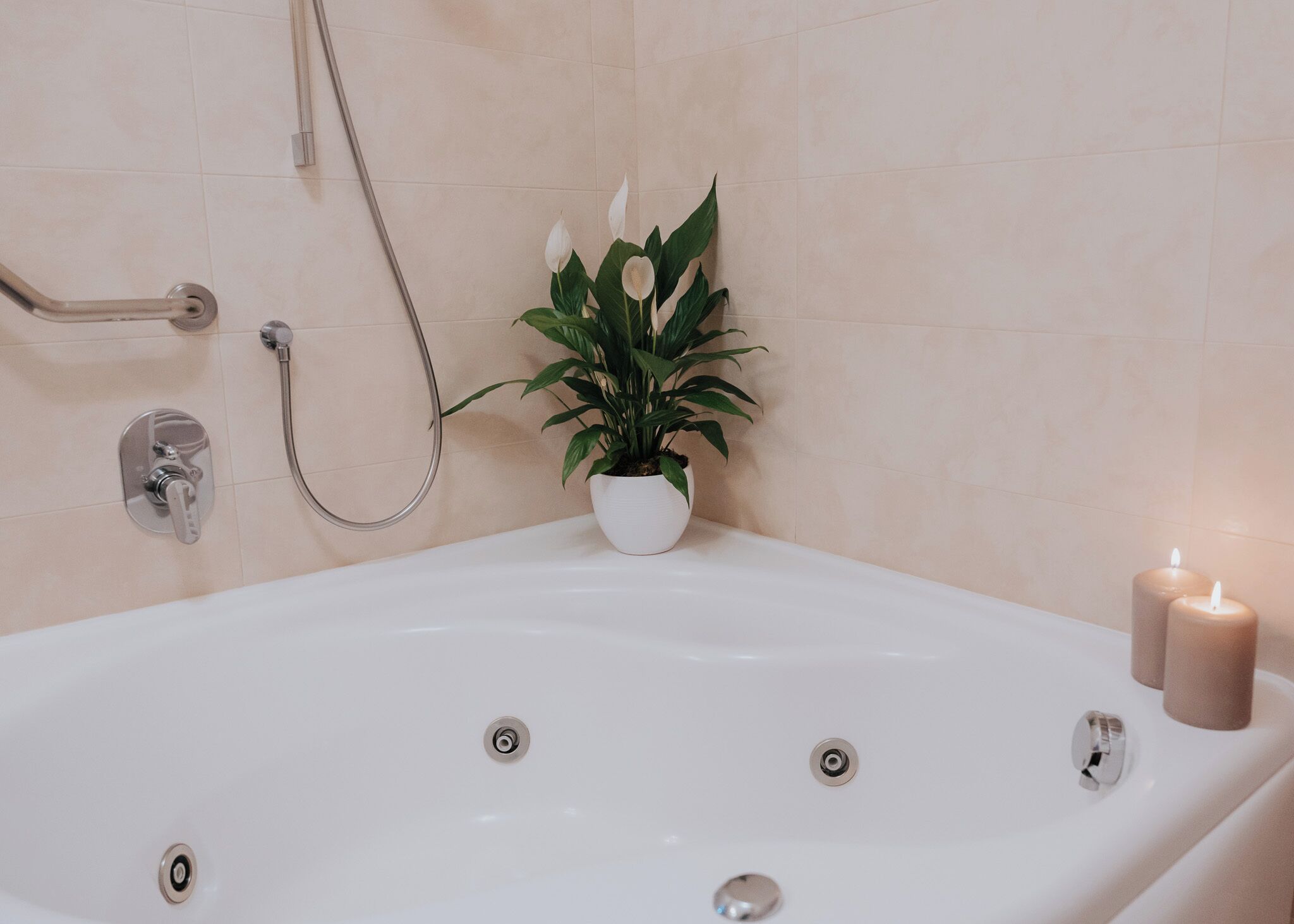 luxury double or twin room | bathroom | free toiletries, hair dryer, bidet, towels