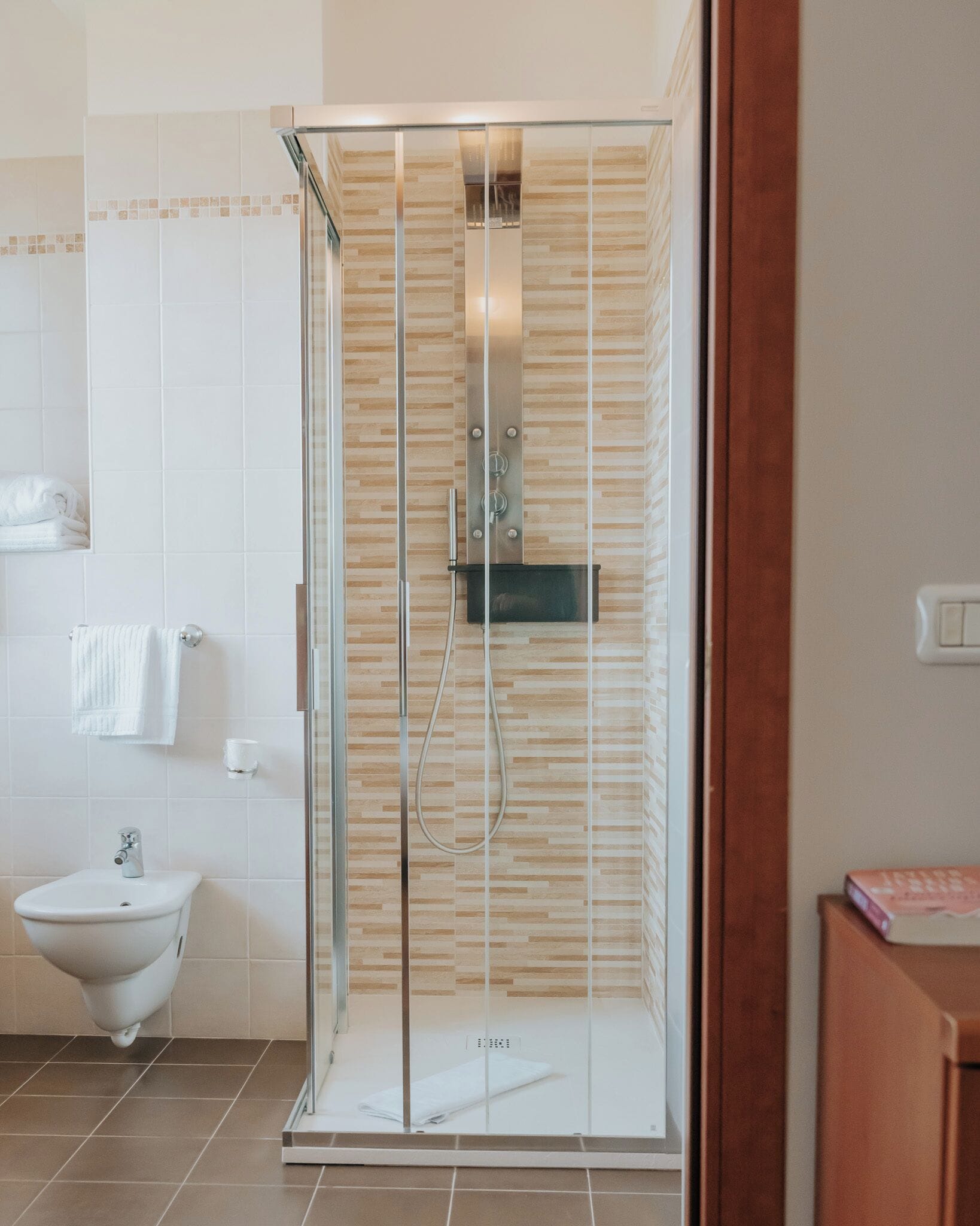 deluxe double or twin room | bathroom | free toiletries, hair dryer, bidet, towels