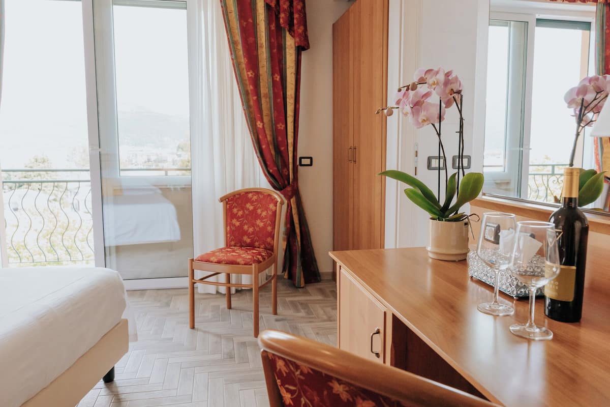 comfort double or twin room | 1 bedroom, minibar, in-room safe, desk