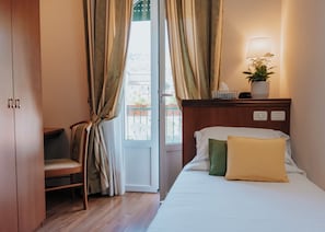 Basic Single Room | 1 bedroom, minibar, in-room safe, desk - Hotel Flora (Stresa)