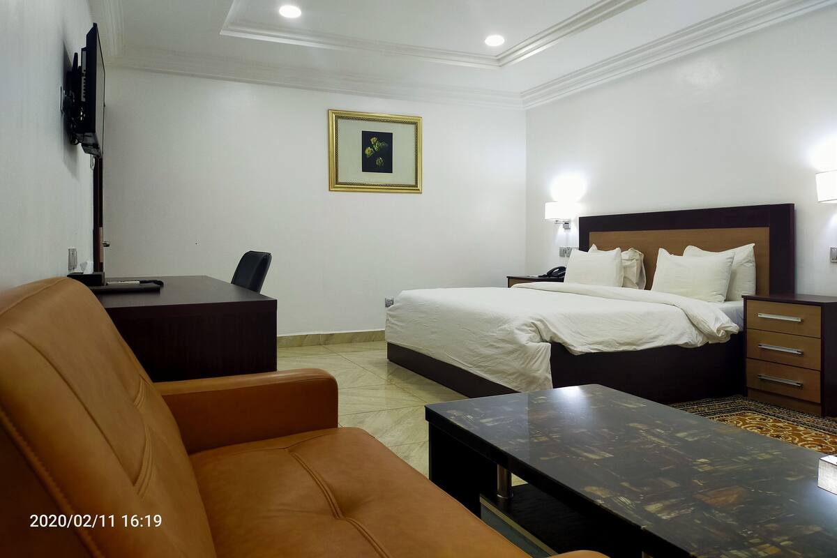 Executive Room | In-room safe, desk, soundproofing, WiFi (free)