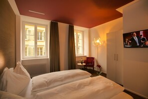 埃及棉床單、高級寢具、羽絨被、客房內保險箱