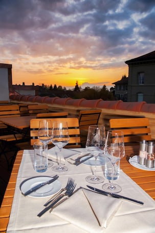 Lunch and dinner served, Regional cuisine