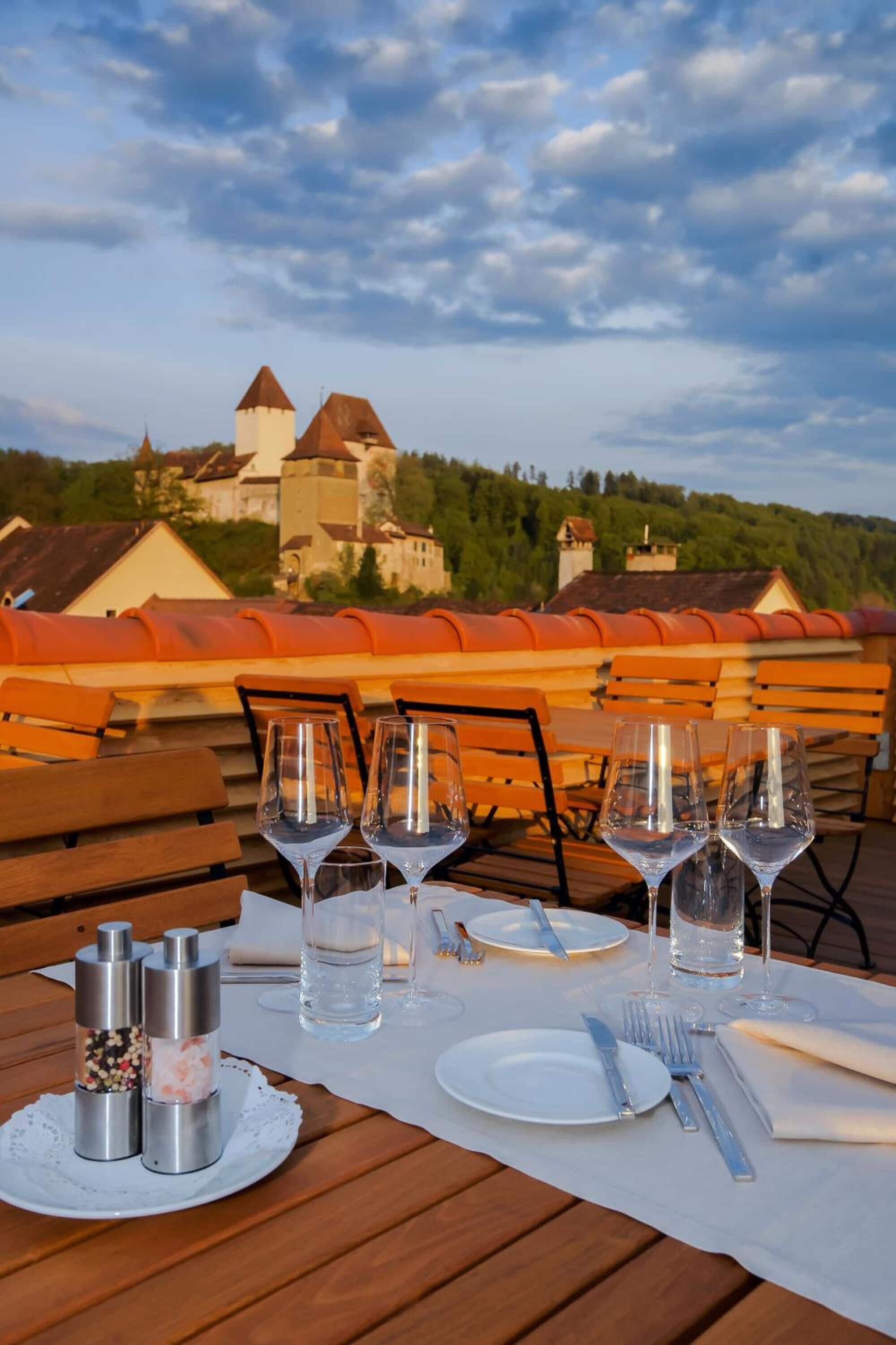 lunch and dinner served, regional cuisine