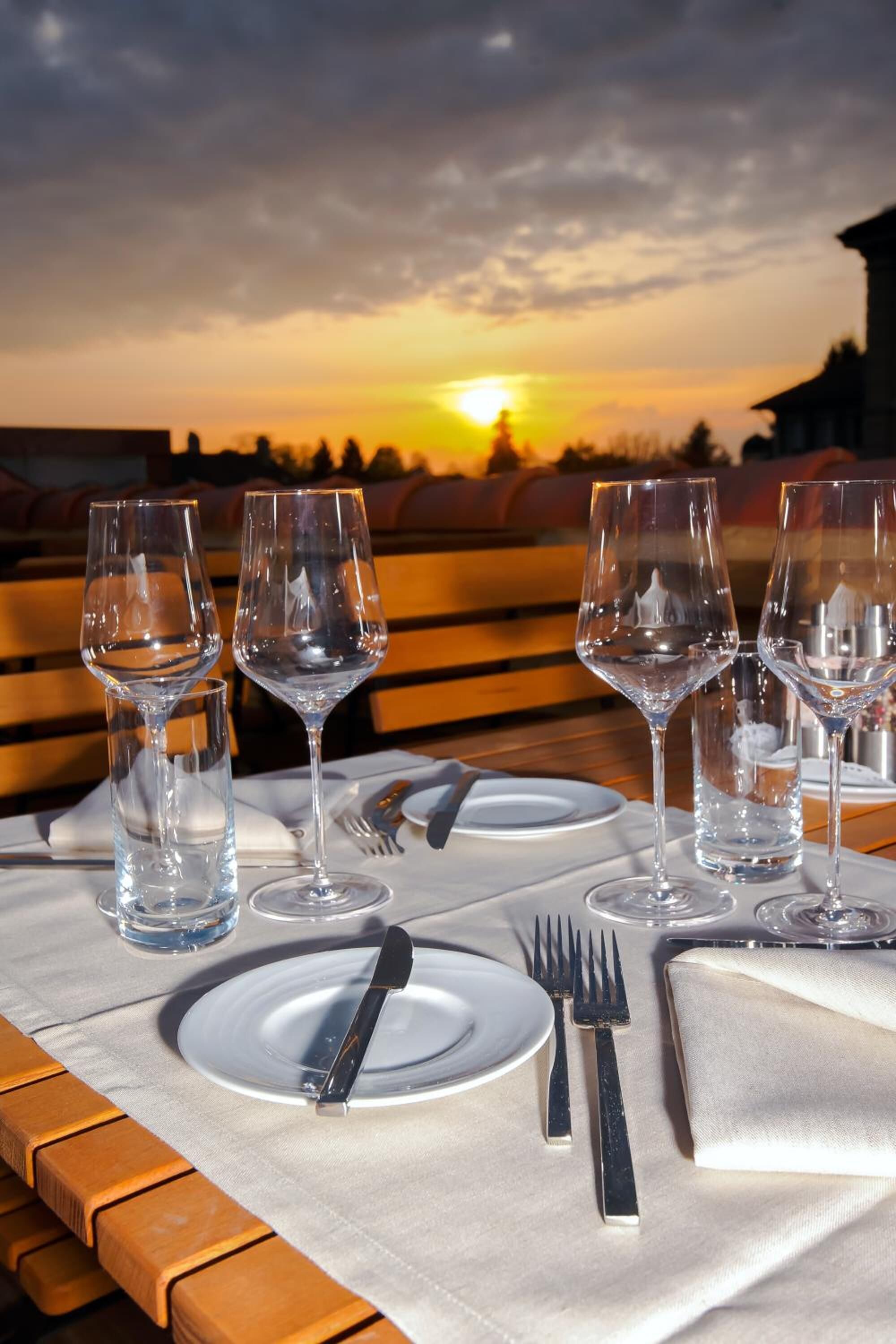 lunch and dinner served, regional cuisine