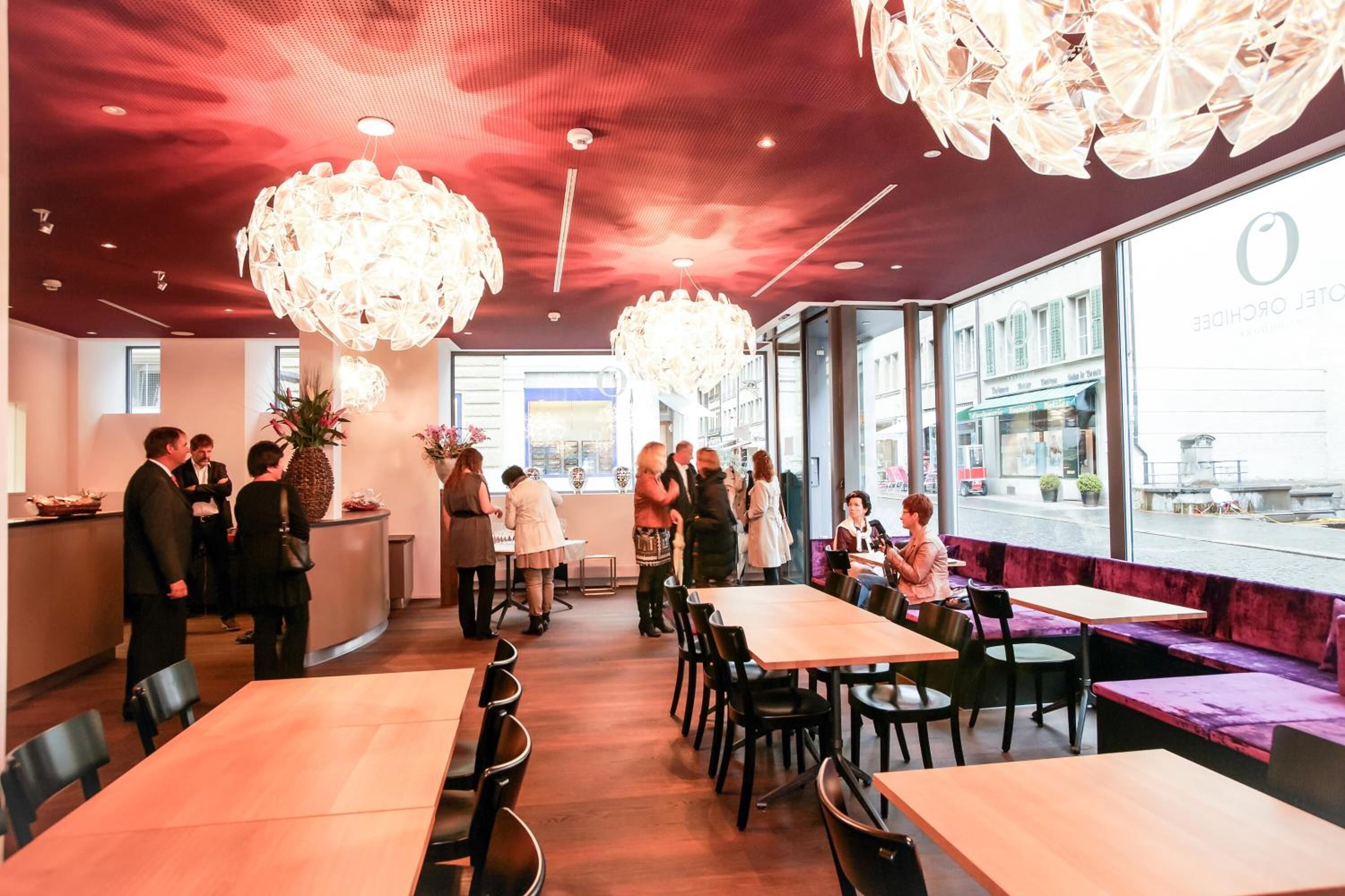 ランチ、ディナーに営業 (郷土料理)