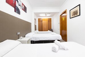 Schreibtisch, kostenloses WLAN, Bettwäsche