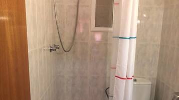 Shower, free toiletries, towels
