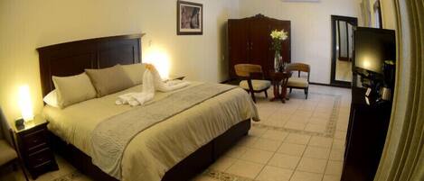 Deluxe Suite, 1 King Bed | Premium bedding, down comforters, pillowtop beds, desk