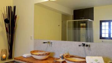 Suite Deluxe, 1 cama King size | Lavabo en el baño