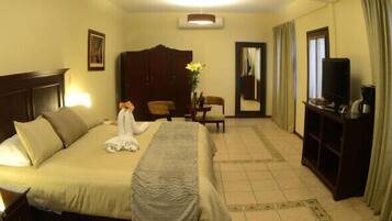 Suite Deluxe, 1 cama King size | Ropa de cama de alta calidad, edredón y camas con pillow-top