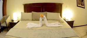 Deluxe Suite, 1 King Bed | Premium bedding, down comforters, pillowtop beds, desk - Hotel Casa Rivas Culture and SPA (Oaxaca)