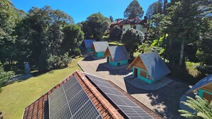 A residential area with multiple houses, each with a sloped roof and a small porch. - Hotel Pousada Cabana Da Mata (Gramado)
