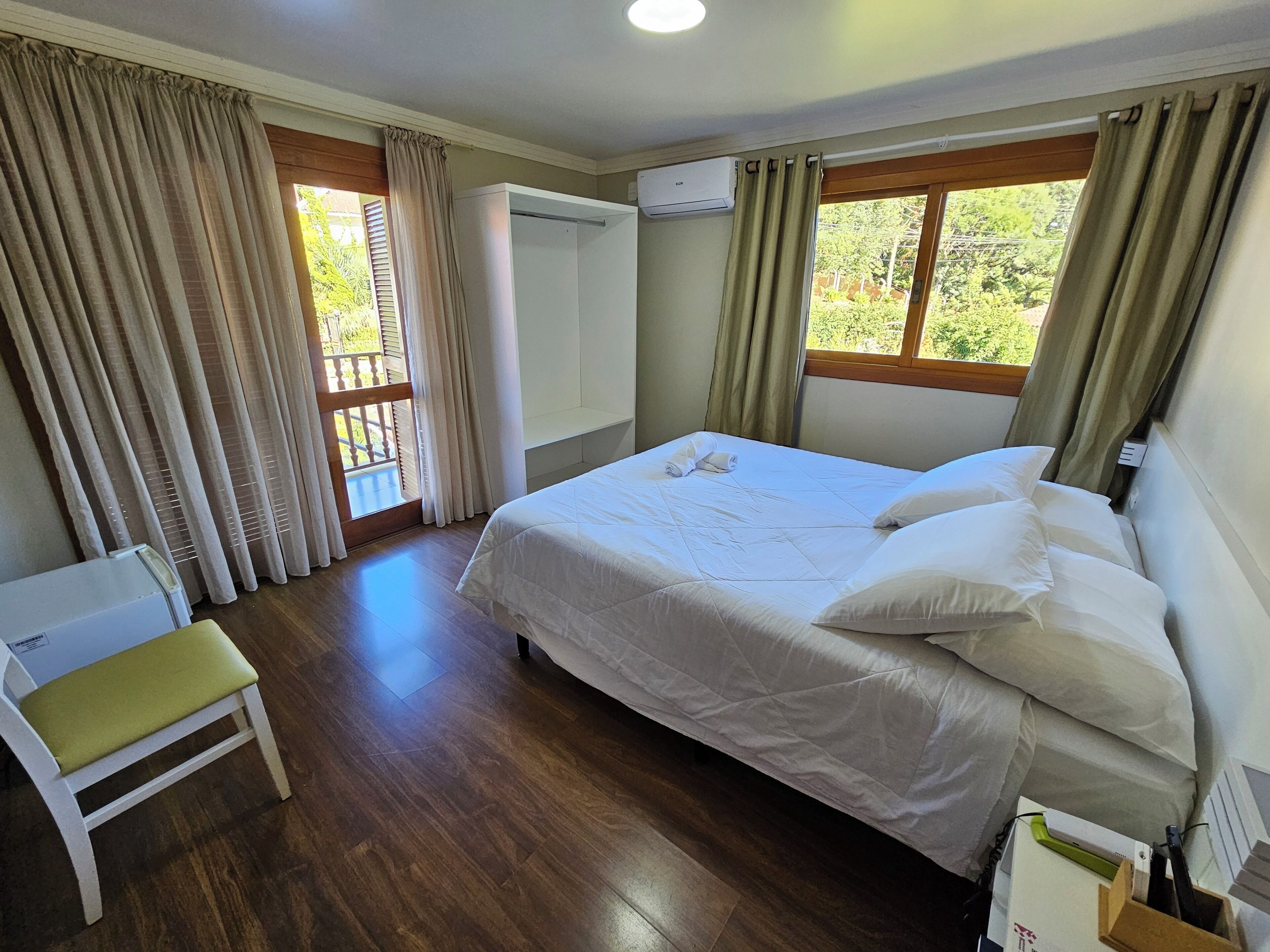 Apartment, 1 Double Bed | Minibar, desk, free WiFi, bed sheets